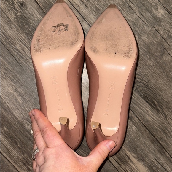 Gianvito Rossi
Gianvito 85mm pumps size 8.5 woman’s
Made in Italy - Picture 11 of 12